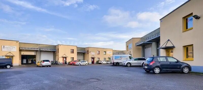 Light Industrial in Pontault-Combault to rent - Building Photo - Image 2 of 15