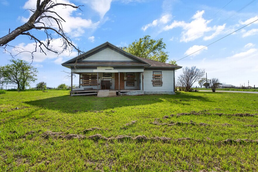 5560 County Road 1202 rd, Cleburne, TX for sale - Building Photo - Image 2 of 12