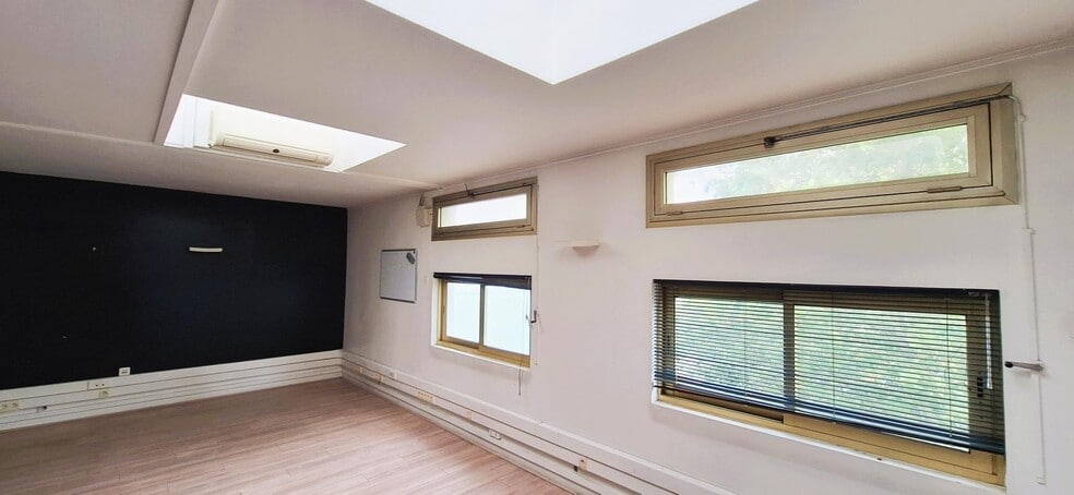 80 Rue Martre, Clichy to rent - Interior Photo - Image 2 of 10