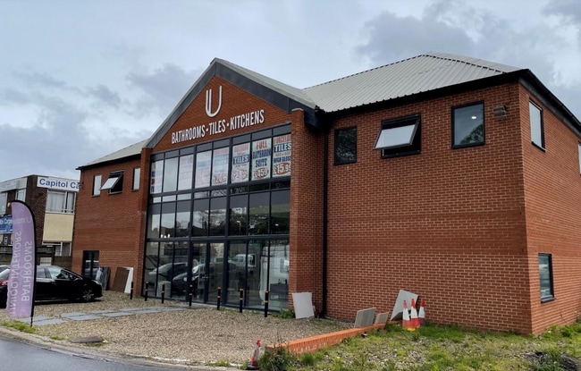 More details for 102 Beddington Ln, Croydon - Light Industrial for Sale