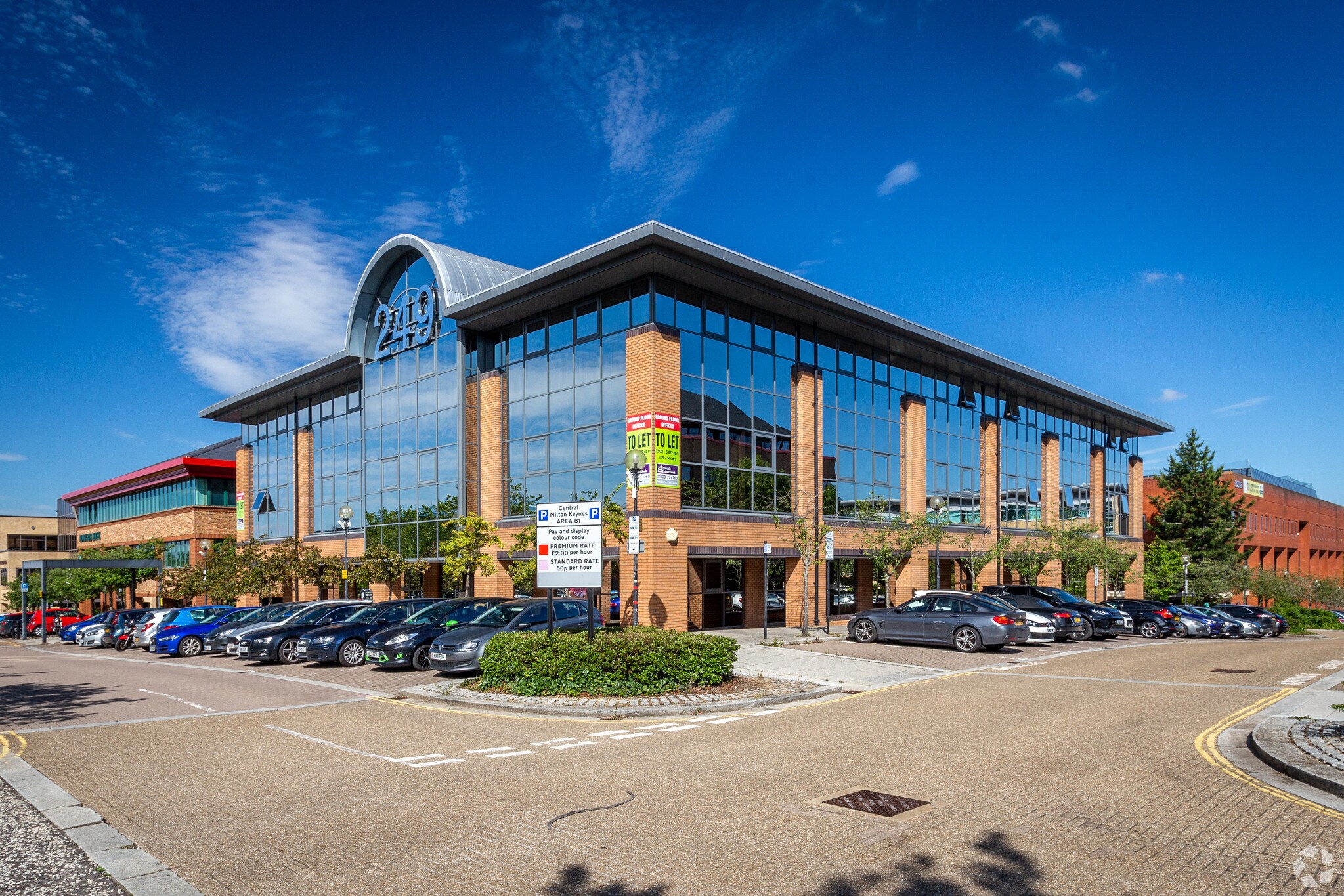 249 Silbury Blvd, Milton Keynes for sale Primary Photo- Image 1 of 1