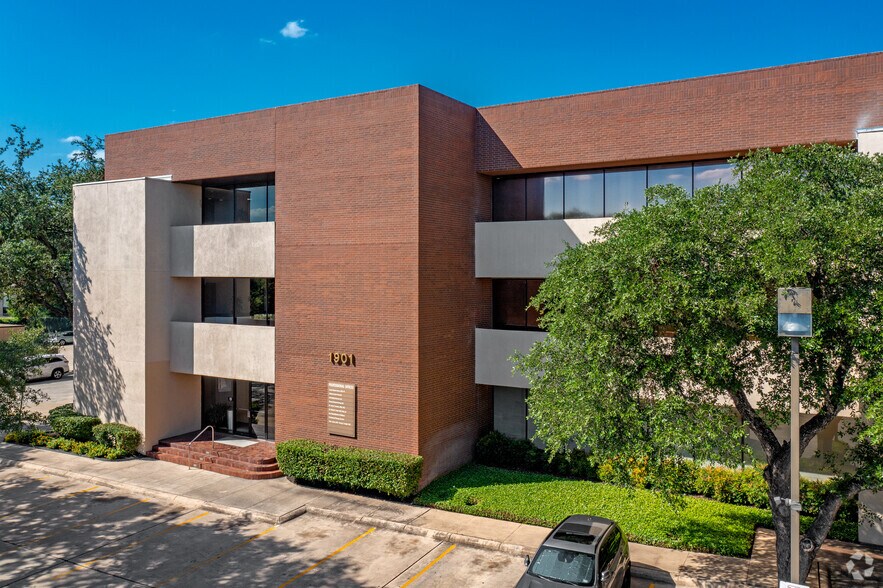 1901 Babcock Rd, San Antonio 78229 UK