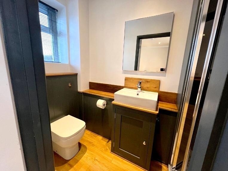 53 Fore St, Bovey Tracey to rent Interior Photo- Image 1 of 4