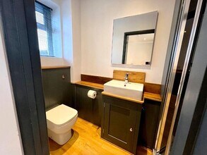 53 Fore St, Bovey Tracey to rent Interior Photo- Image 1 of 4