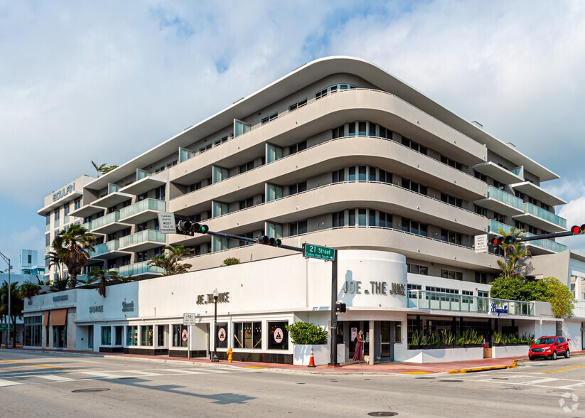 2000 Collins Ave, Miami Beach, FL for rent - Primary Photo - Image 1 of 7