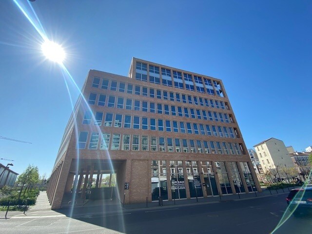 Office in Ivry-sur-Seine to rent - Building Photo - Image 2 of 7