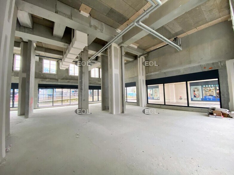 Retail in Clamart to rent - Interior Photo - Image 3 of 5