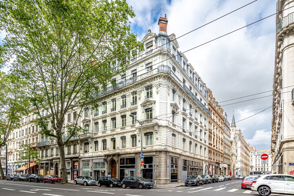 Location Commerce 274 m² - Photo 1