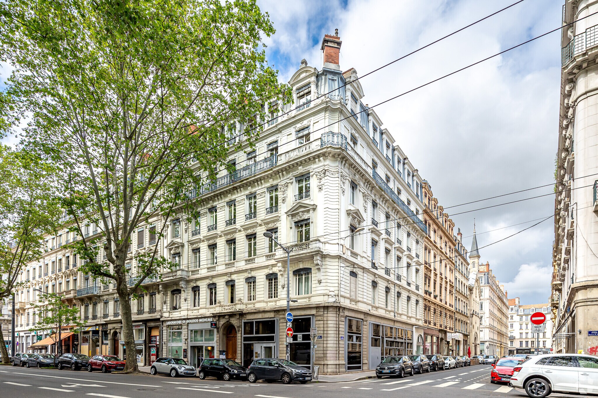 Retail in Lyon to rent Primary Photo- Image 1 of 6