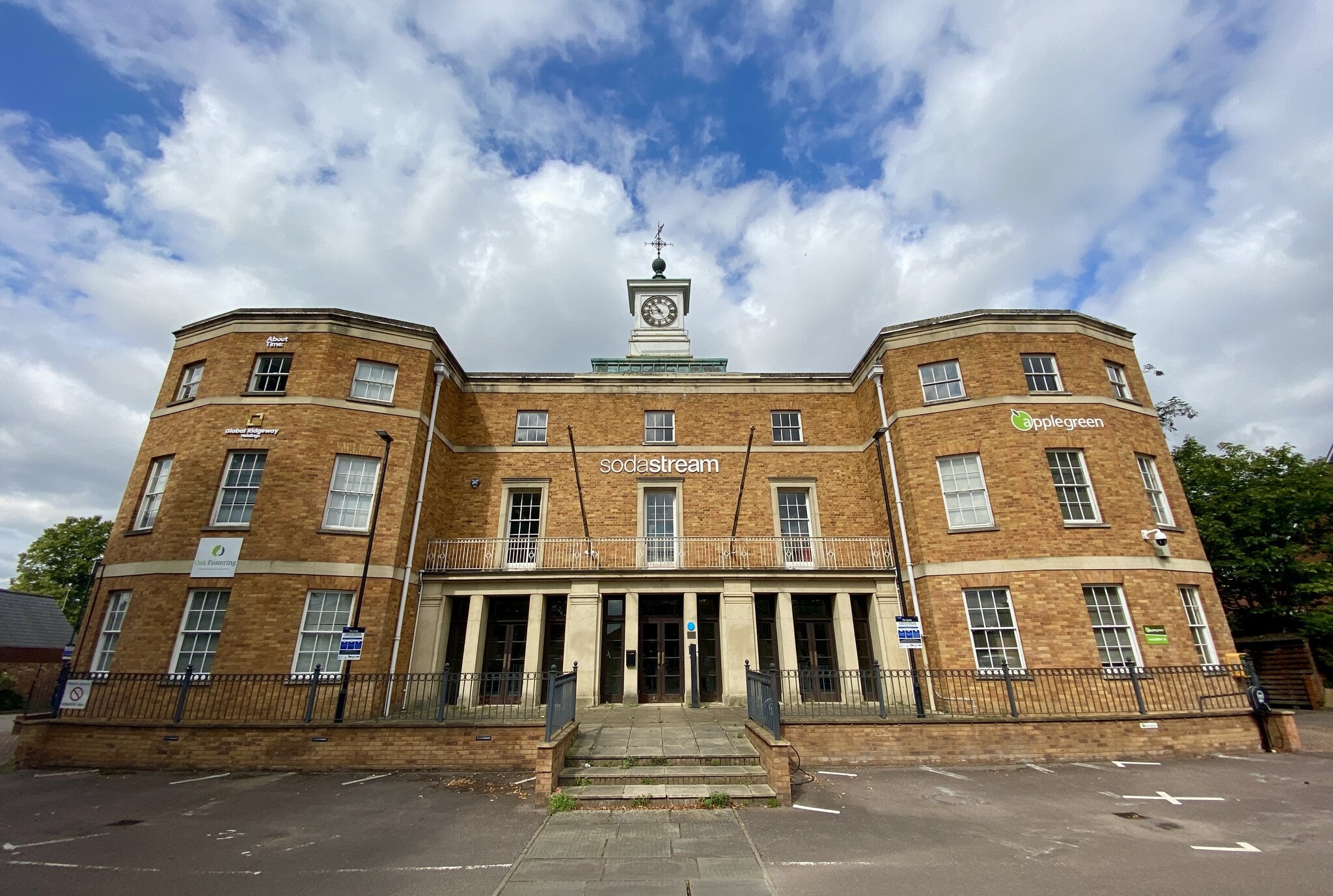 The Limes, Bedford to rent Building Photo- Image 1 of 2