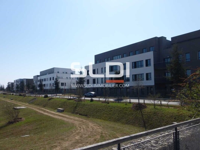 8 Rue Joseph Nicephore Niepce, Genas to rent - Building Photo - Image 3 of 16