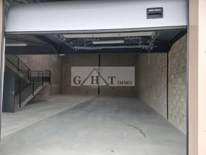 Industrial in Marolles-en-Hurepoix to rent Building Photo- Image 1 of 10