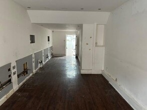 28-30 Central Rd, Worcester Park to rent Interior Photo- Image 1 of 2
