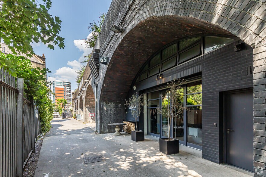 Queenstown Rd, London to rent - Building Photo - Image 3 of 7