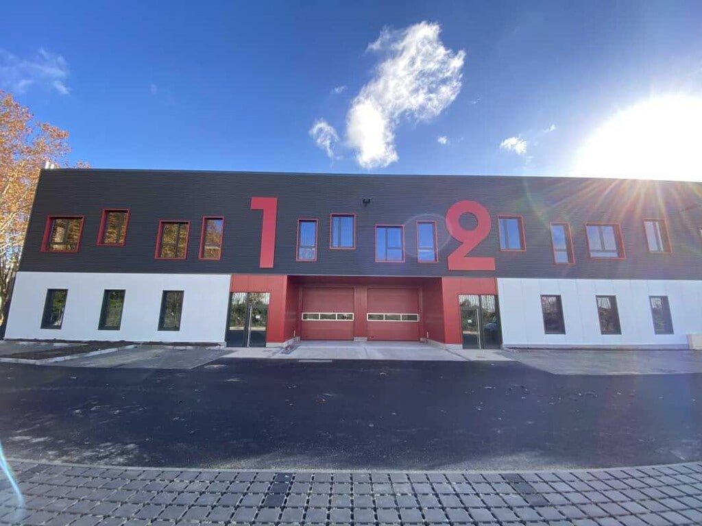 Location Local d'activités 413 m² - Photo 1