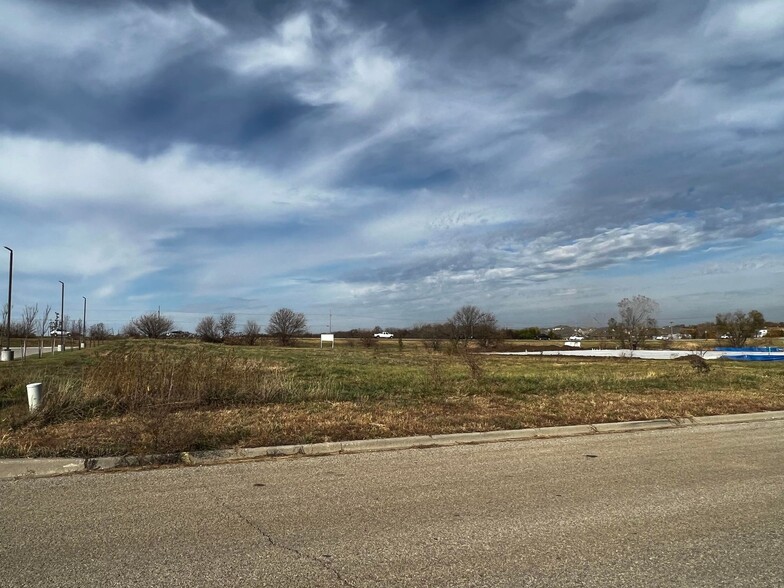 Madison Street Lot 12, Spring Hill, KS for sale - Building Photo - Image 1 of 6