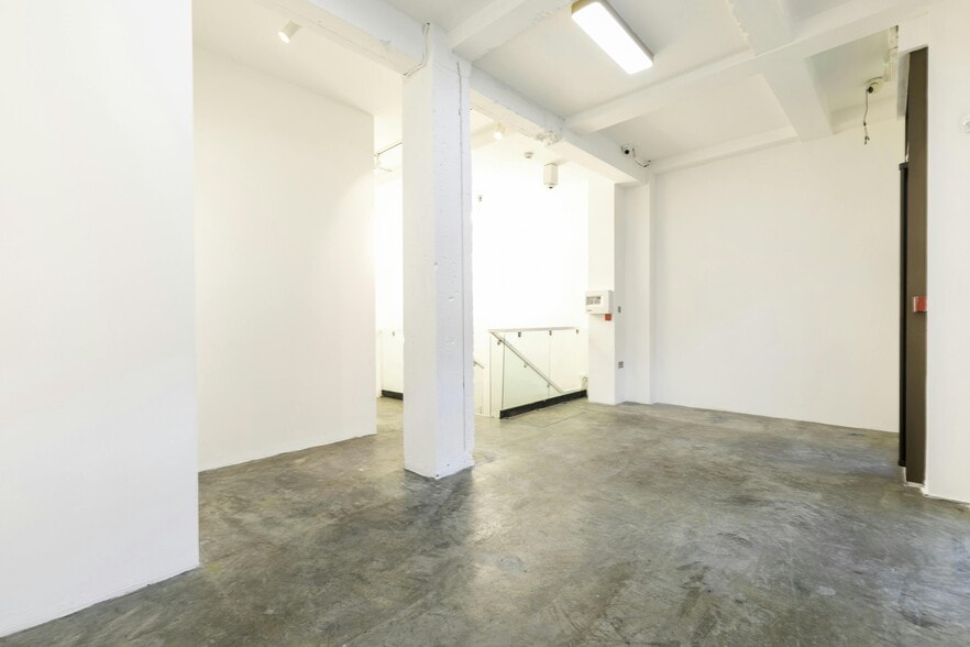 30-32 Grays Inn Rd, London for sale - Building Photo - Image 3 of 13