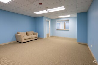 150 W Half Day Rd, Buffalo Grove, IL for rent Interior Photo- Image 2 of 3