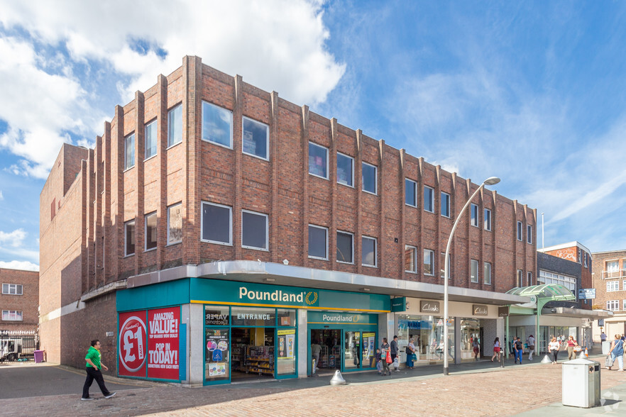 1-18 Church Arcade, Bedford for rent - Primary Photo - Image 1 of 5