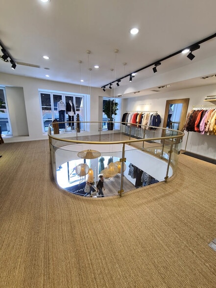 Retail in Paris for sale - Interior Photo - Image 1 of 5