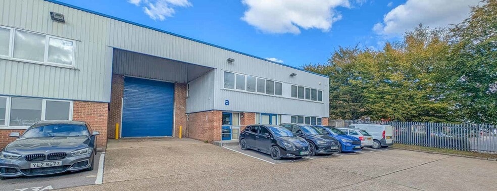 Hedge End, Southampton to rent - Building Photo - Image 2 of 3