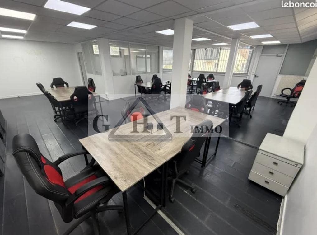 Office in Montreuil for sale Interior Photo- Image 1 of 5
