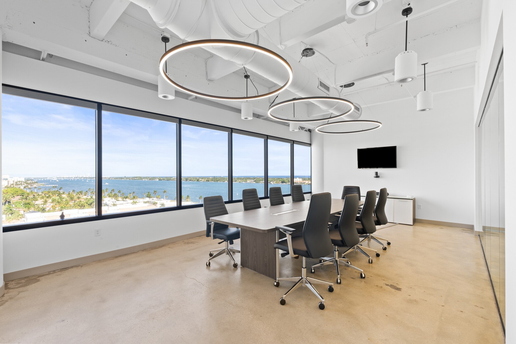 625 N Flagler Dr, West Palm Beach, FL to rent Interior Photo- Image 1 of 4