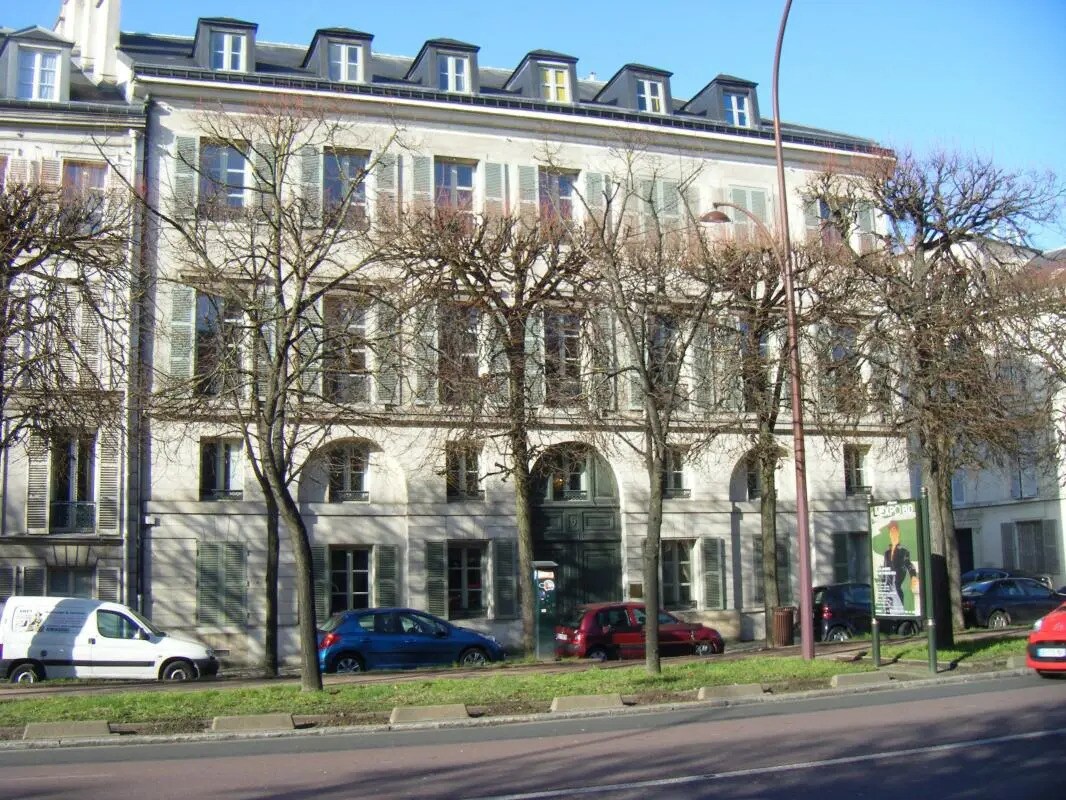 Office in Versailles to rent Building Photo- Image 1 of 17