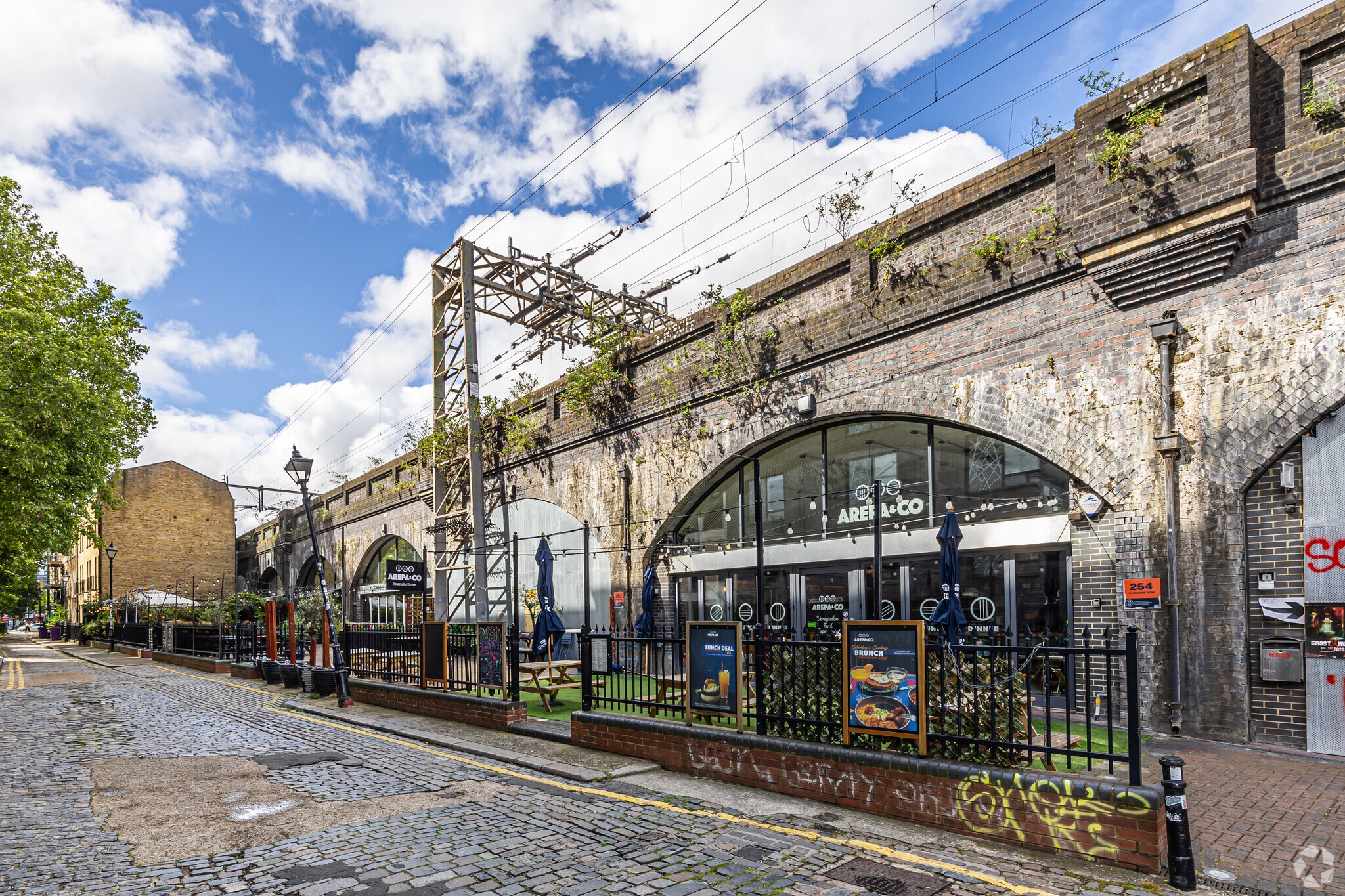 Paradise Row, London to rent Primary Photo- Image 1 of 3