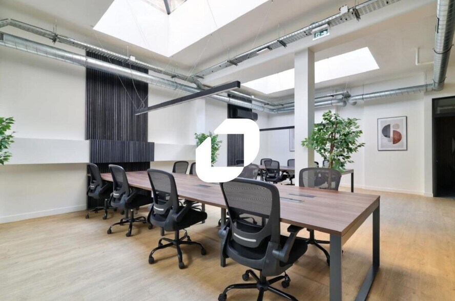 Office in Paris for sale - Interior Photo - Image 2 of 11