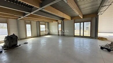 Light Industrial in Courtry for sale Interior Photo- Image 2 of 9