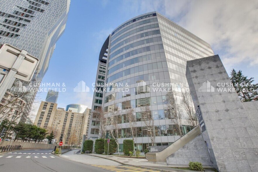 23-27 Rue Delariviere Lefoullon, Puteaux to rent - Building Photo - Image 2 of 16