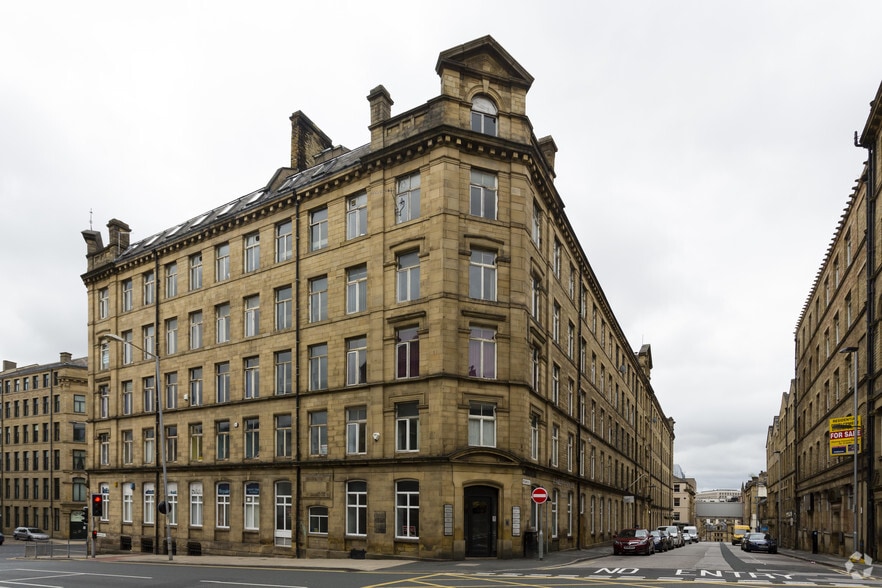 8 Upper Piccadilly, Bradford to rent - Primary Photo - Image 1 of 3