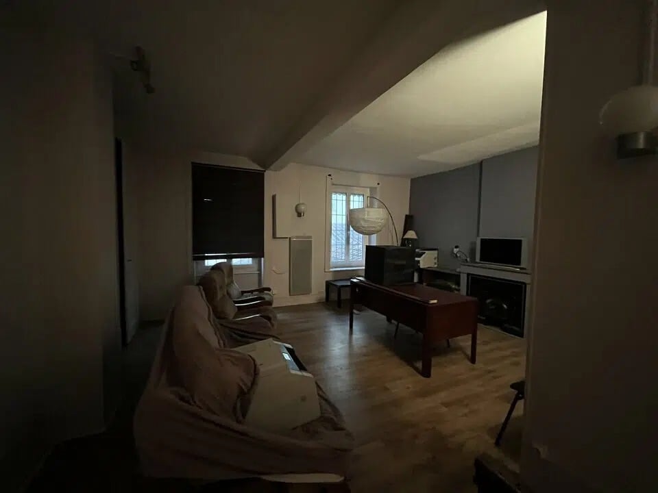 Retail in Oullins to rent Interior Photo- Image 1 of 1