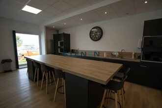 Office in Rousset to rent Building Photo- Image 1 of 7