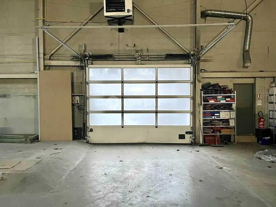 Location Local d'activités 327 m² - Photo 1