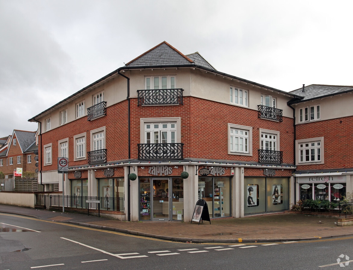 197205 High St, Crowthorne RG45 7AQ UK