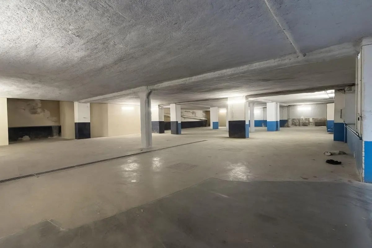 Industrial in Marseille to rent Building Photo- Image 1 of 7