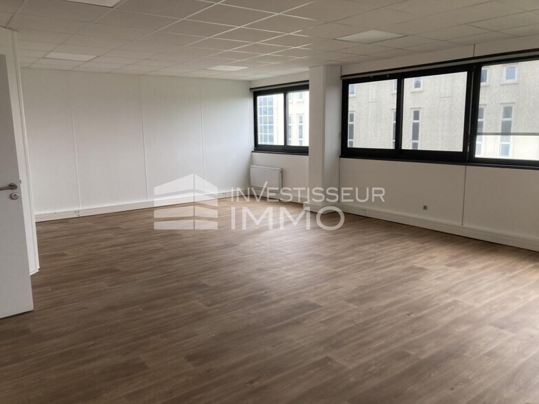 Office in Rueil Malmaison for sale - Interior Photo - Image 2 of 4