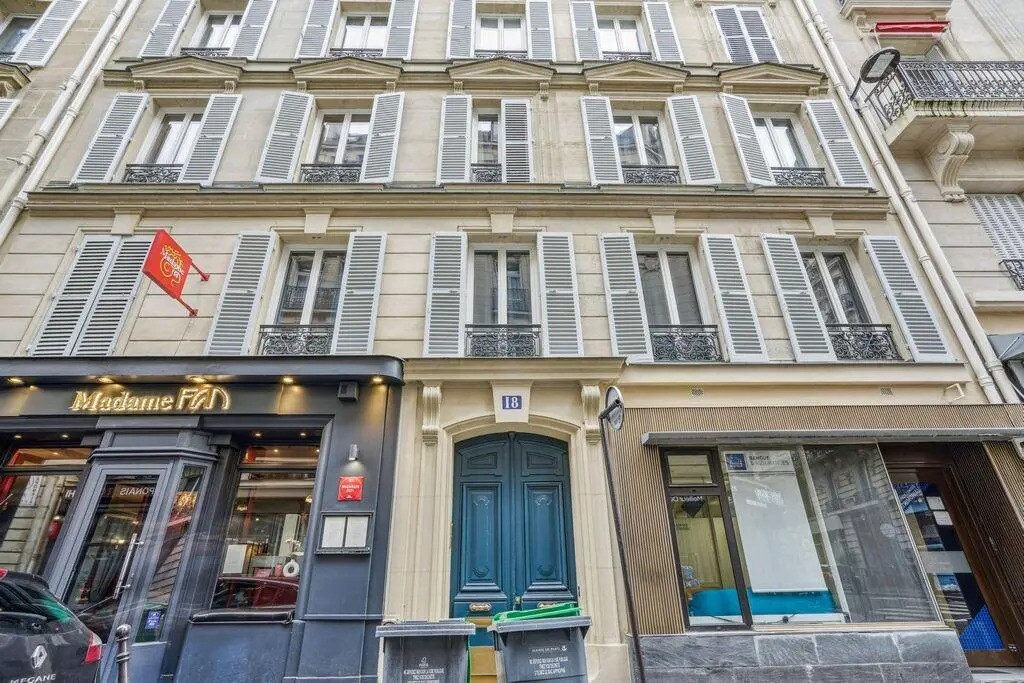 Retail in Paris for sale Building Photo- Image 1 of 20