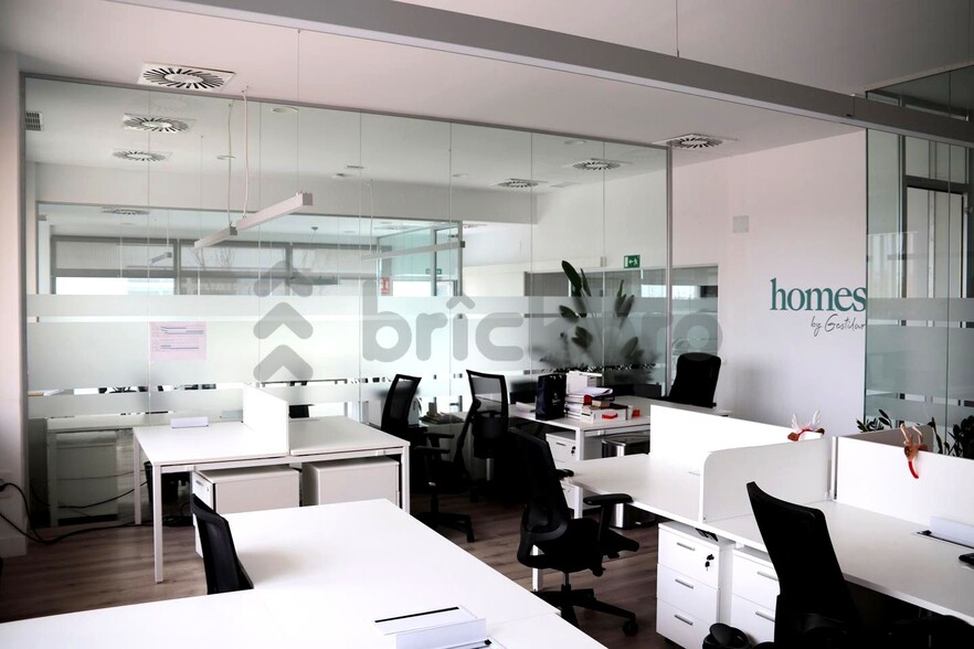 Office in Madrid, Madrid to rent - Interior Photo - Image 3 of 9