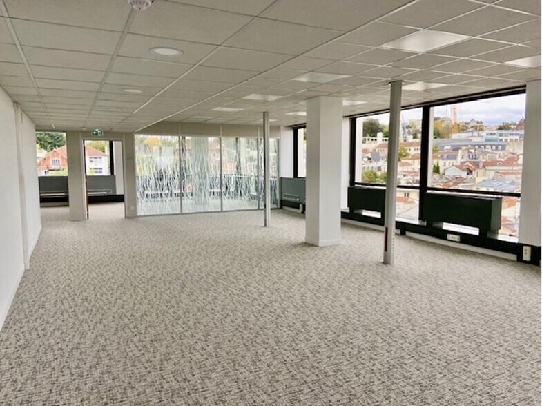 Office in Saint-Cloud to rent - Interior Photo - Image 2 of 7