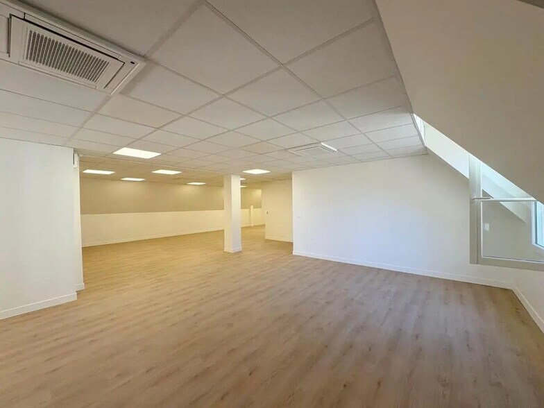 Office in Saint-Germain-en-Laye to rent - Interior Photo - Image 3 of 8