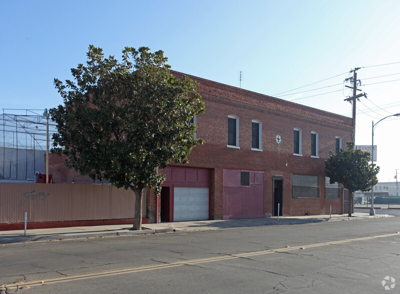 1102 F St, Fresno, CA for rent - Building Photo - Image 2 of 54