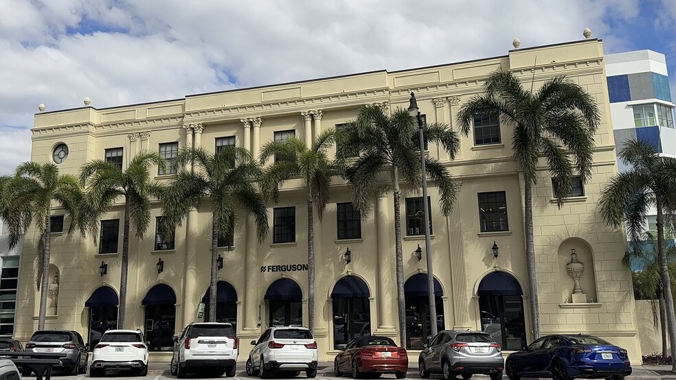 4119 Ponce De Leon, Coral Gables, FL for rent - Building Photo - Image 2 of 9