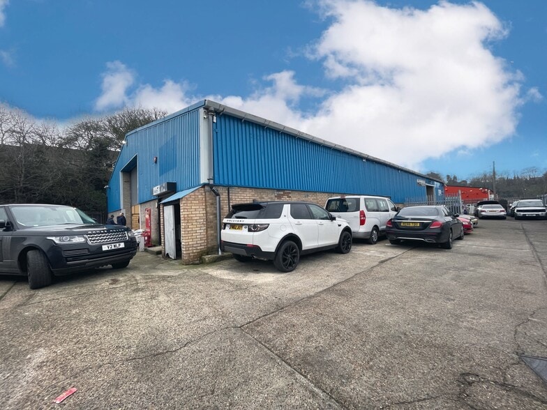 31 Rectory Rd, Grays to rent - Building Photo - Image 2 of 6