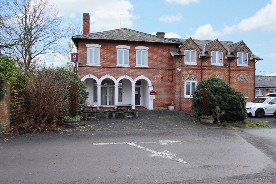 Parkhouse Cross, Cholderton for sale - Building Photo - Image 1 of 6