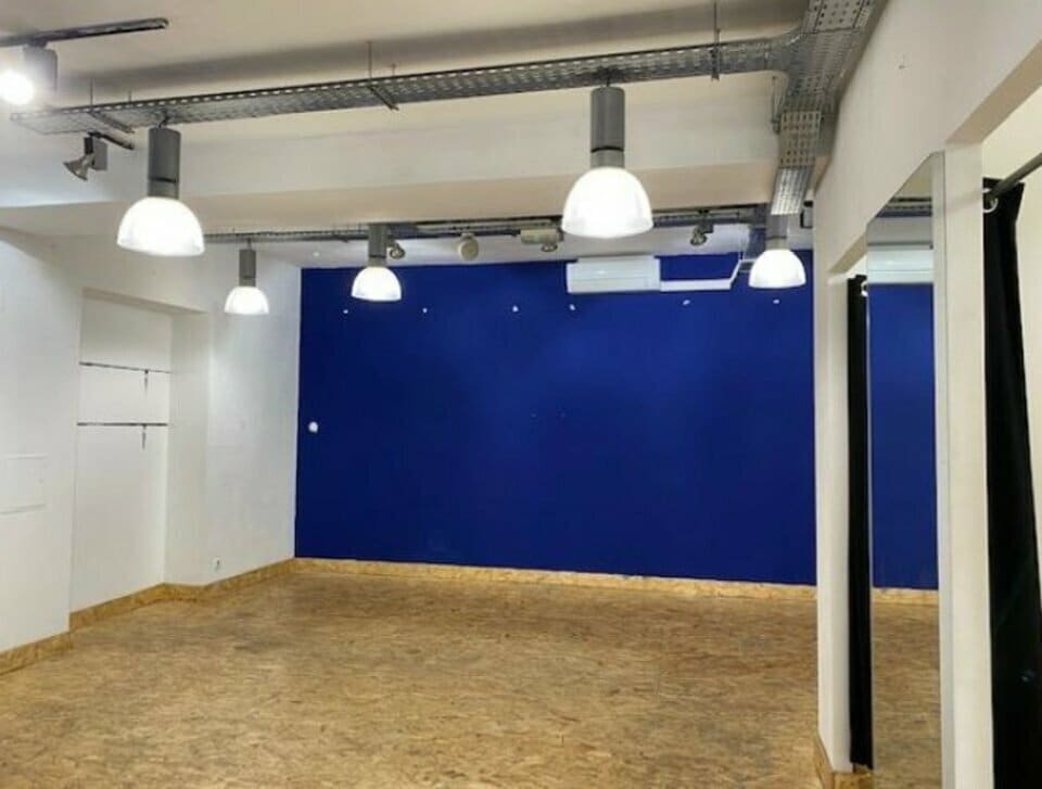 Retail in Marseille to rent Interior Photo- Image 1 of 4