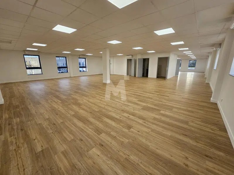 Office in Ris-Orangis to rent Interior Photo- Image 1 of 6