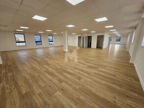 Office in Ris-Orangis to rent Interior Photo- Image 1 of 6